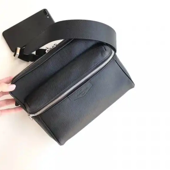 Vuitton MESSENGER PM Louis OUTDOOR 0514
